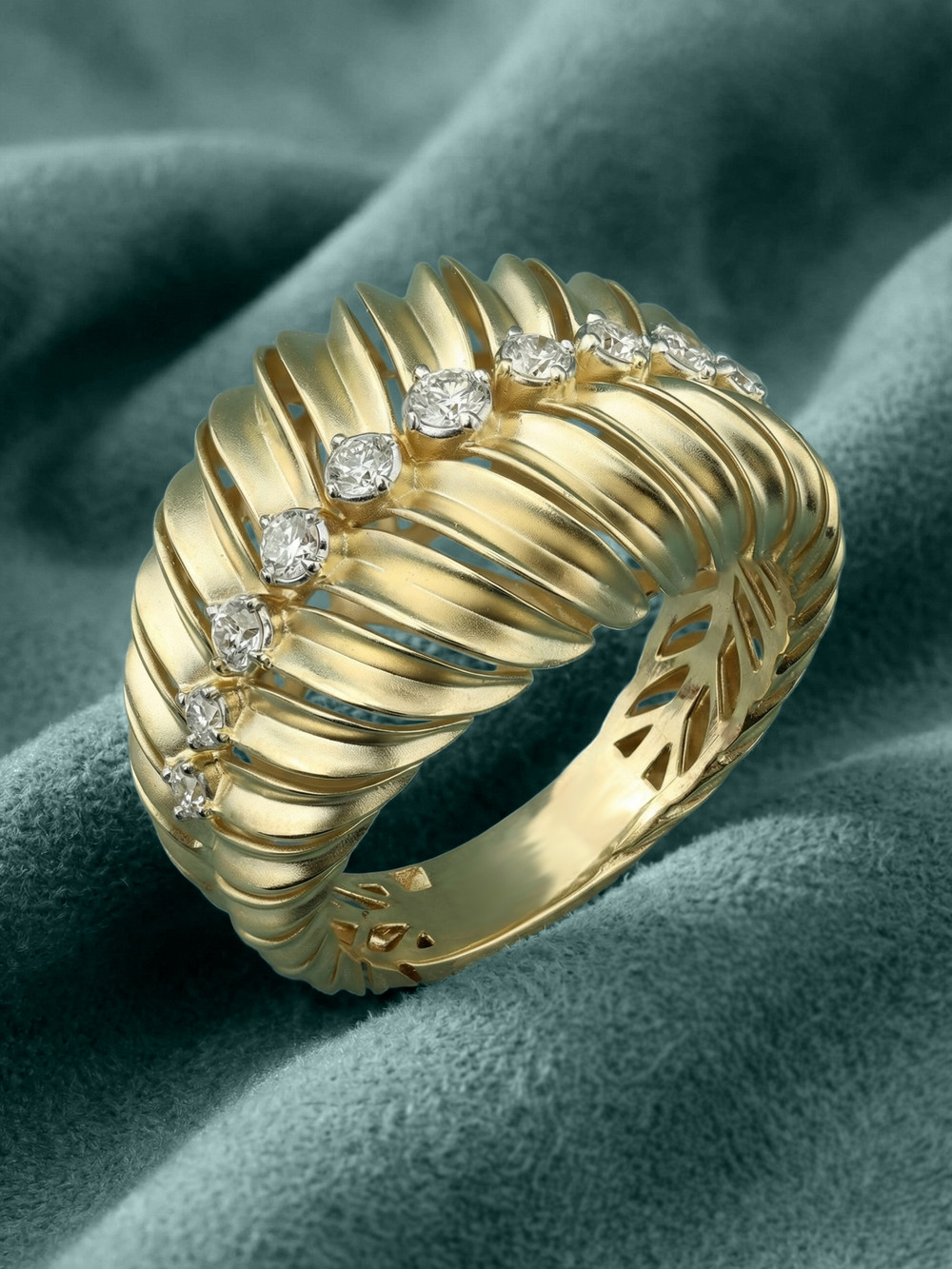 Кольцо из лимонного золота c бриллиантами