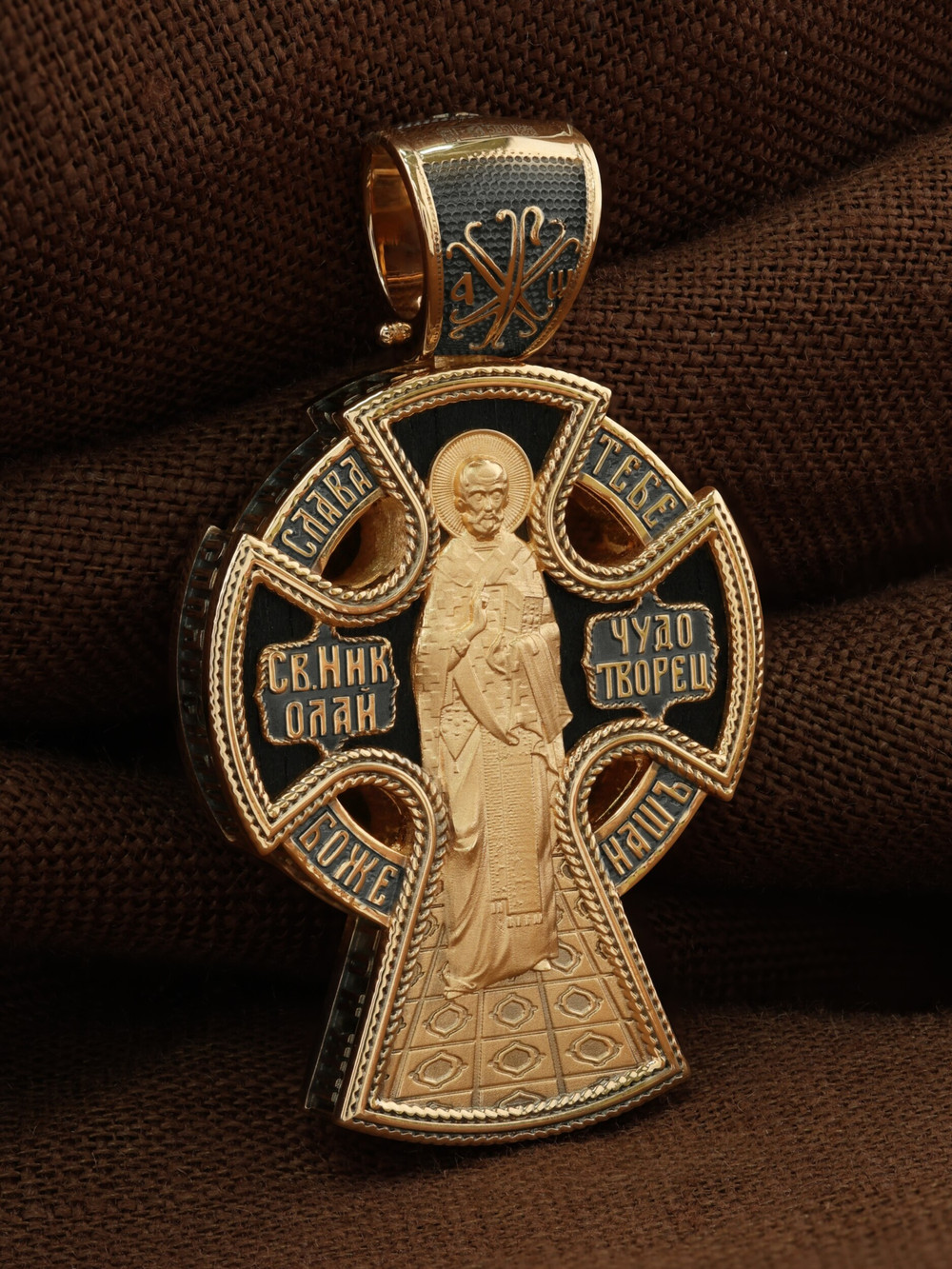 Крест из золота c эбеновым деревом