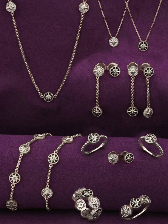 Кольцо из белого золота c бриллиантами и ониксом