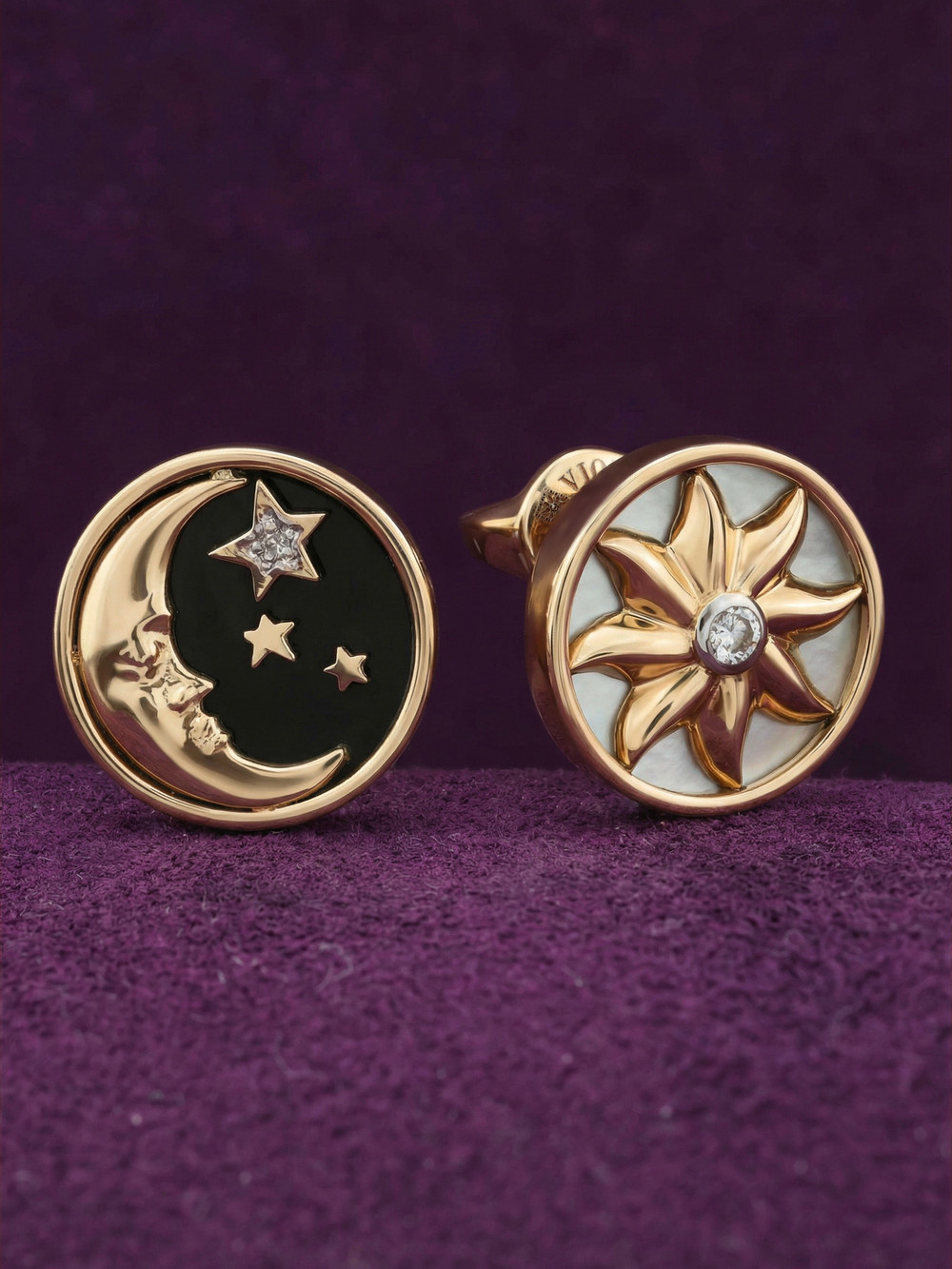 Серьги из золота c бриллиантами, ониксом и перламутром