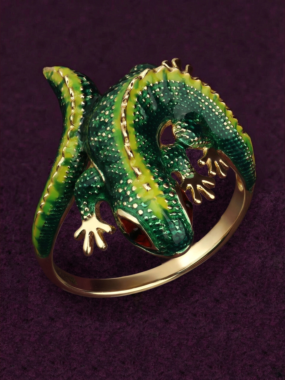 Кольцо из лимонного золота c эмаль