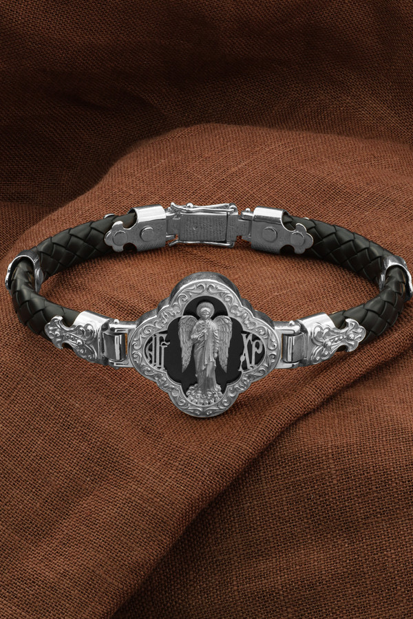 Браслет из белого золота c шнурком и ониксом