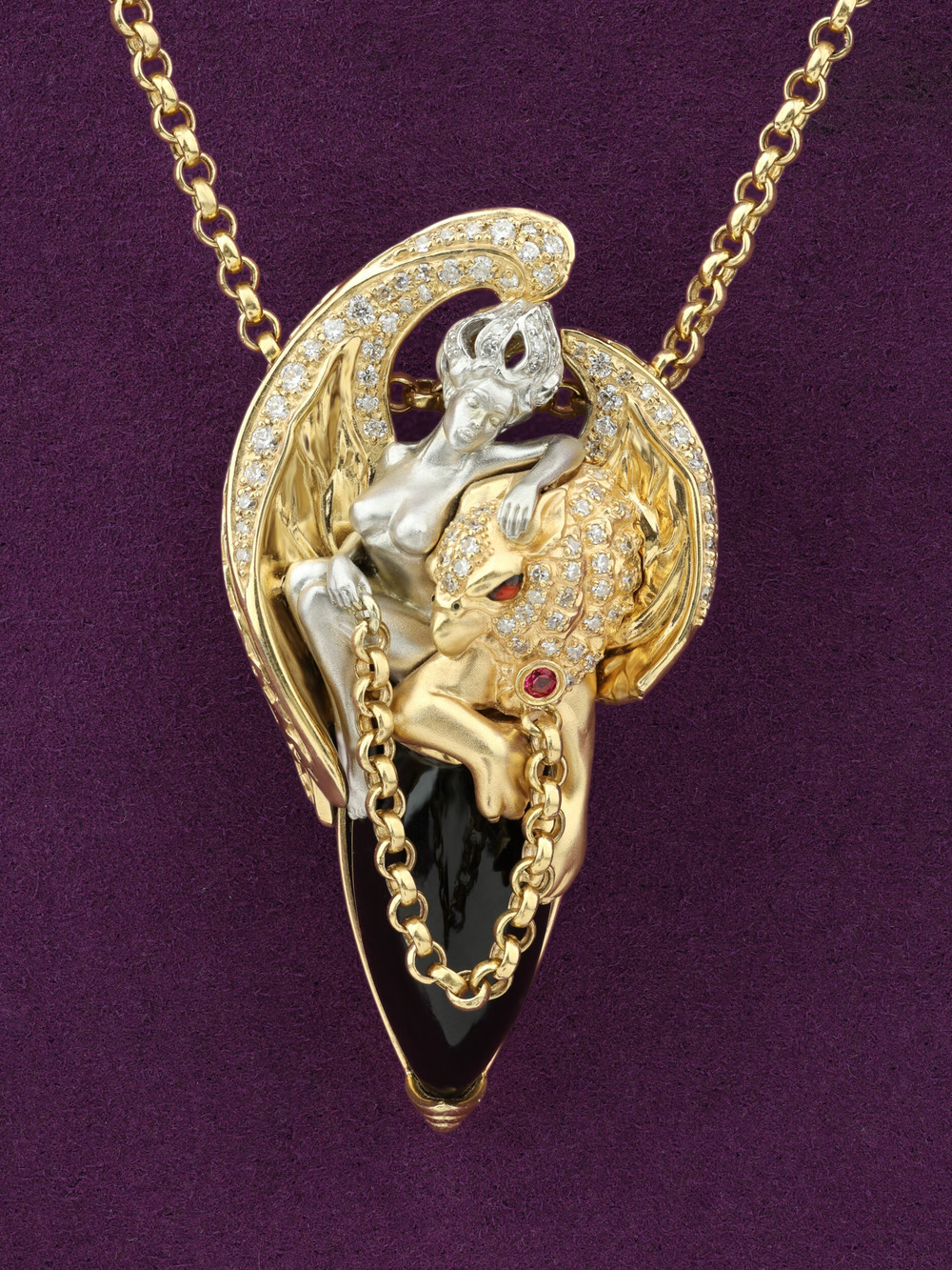 Колье из лимонного золота c эмаль , бриллиантами, рубином, ониксом и рубином