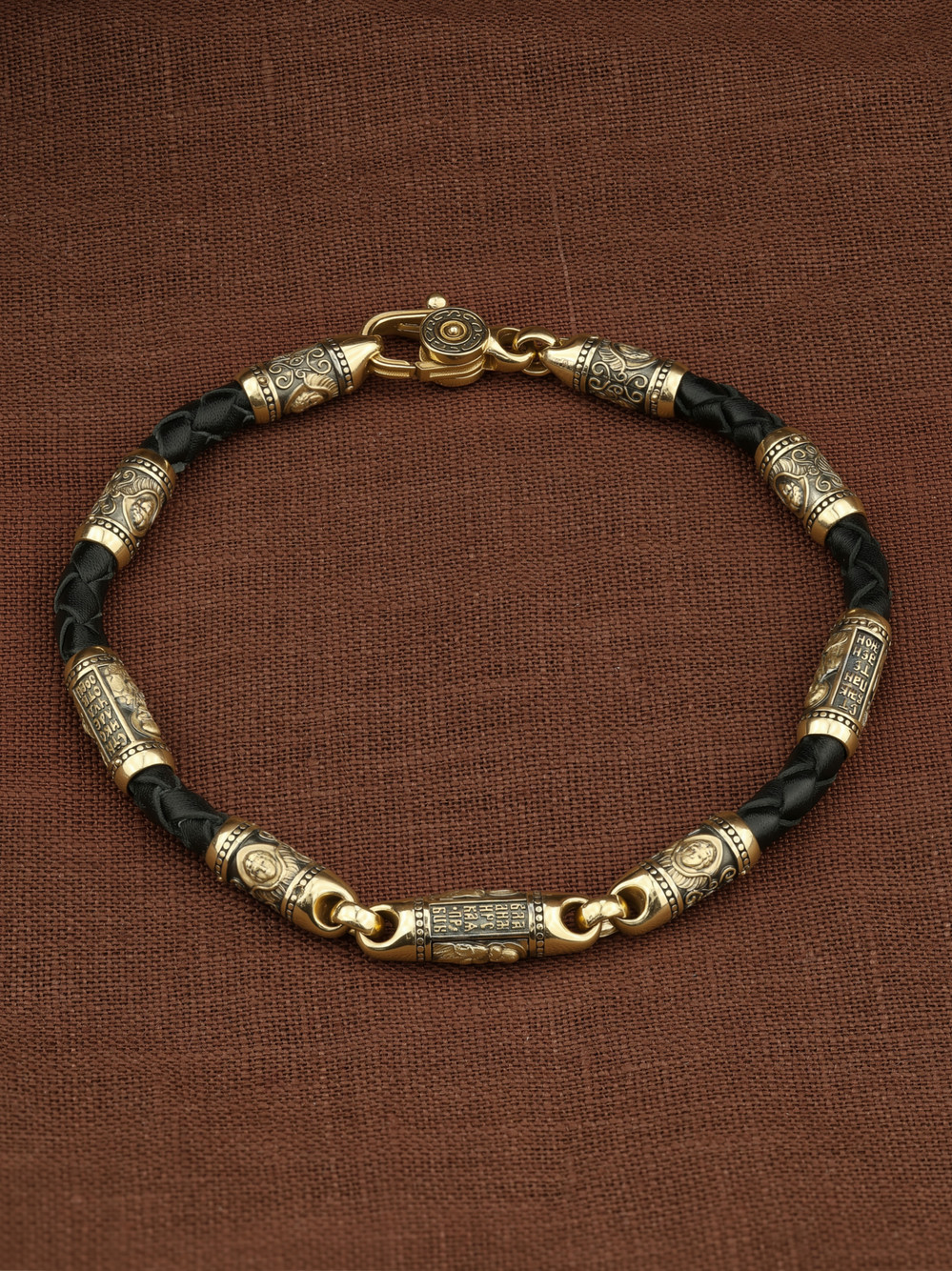 Браслет из лимонного золота c кожаным шнурком