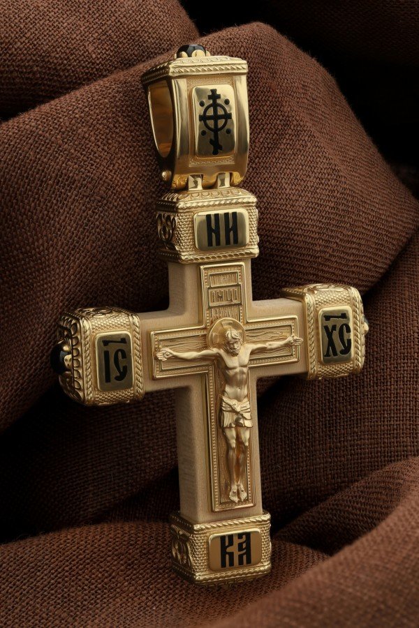 Крест из лимонного золота c эмаль , ониксом и деревом груши