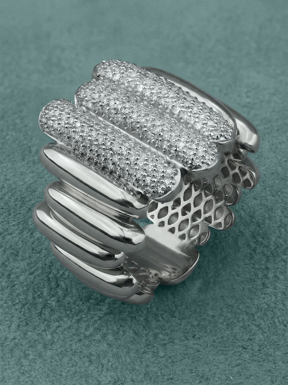 Кольцо из белого золота c бриллиантами