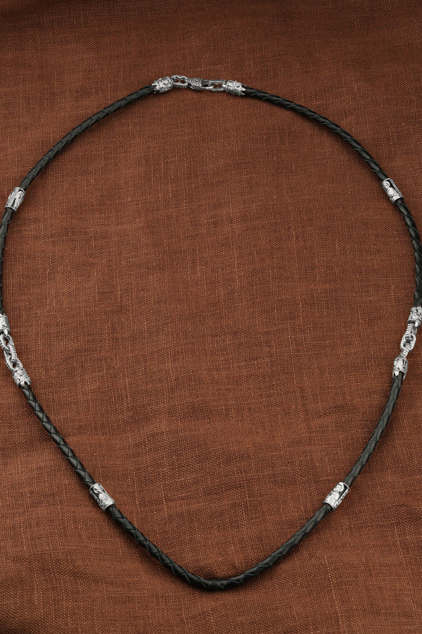 Шнурок кожаный из белого золота c кожаным шнурком