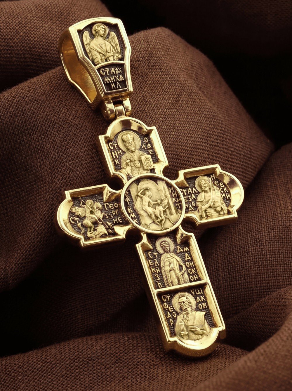 Крест из лимонного золота