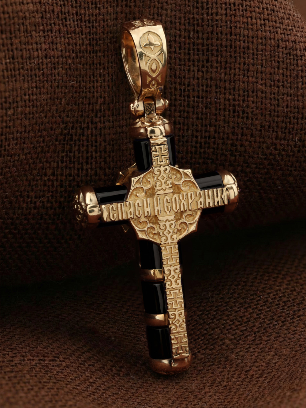 Крест из золота c ониксом