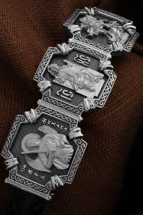 Браслет из белого золота c шнурком