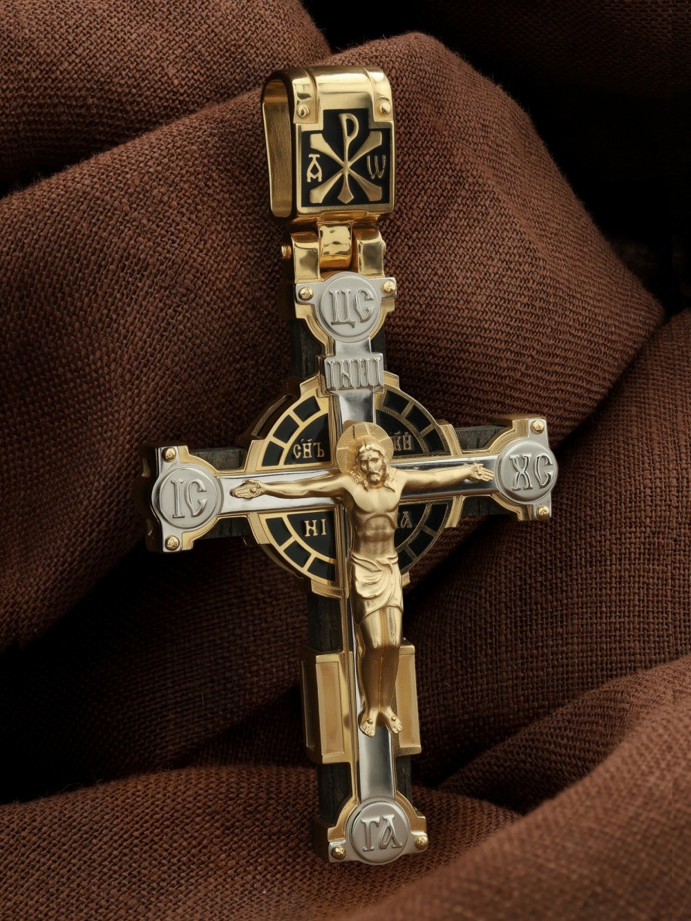 Крест из лимонного золота c эмаль и эбеновым деревом