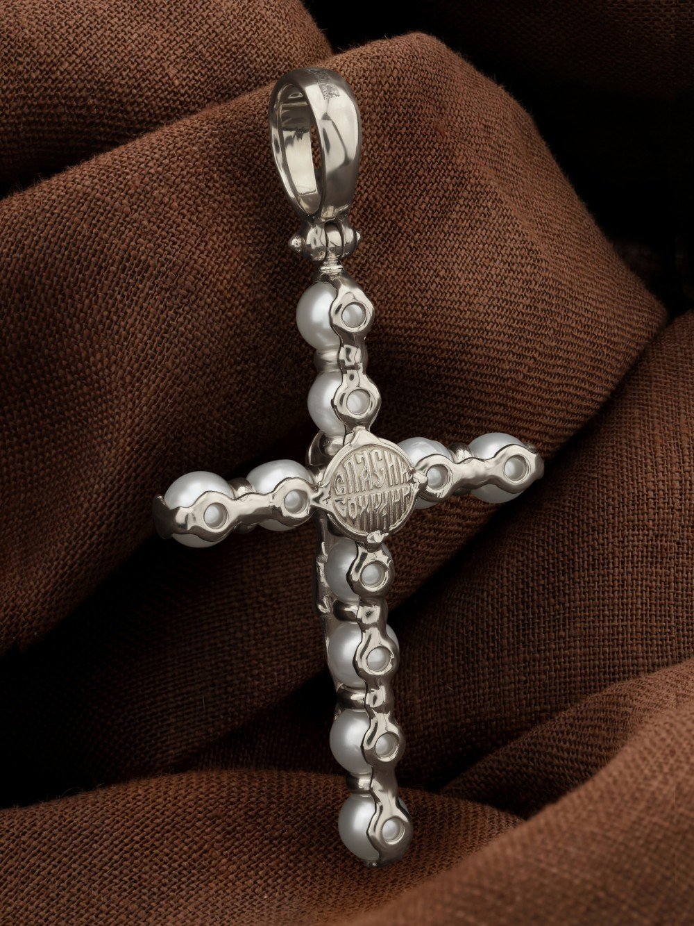 Крест из белого золота c жемчугом