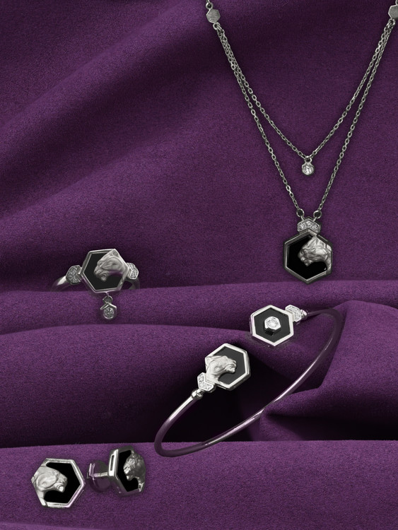 Браслет из белого золота c бриллиантами и ониксом