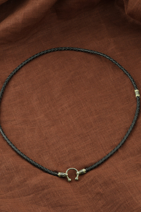 Шнурок кожаный из зелёного золота c кожаным шнурком