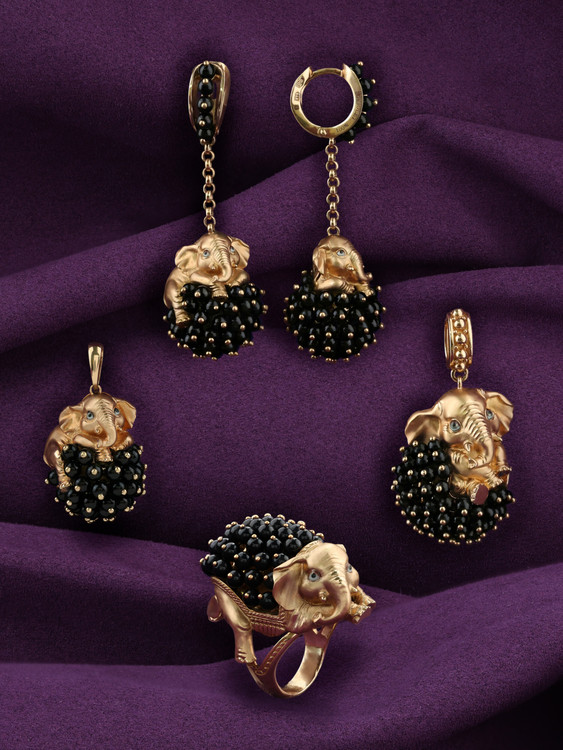 Серьги из золота c эмалью и ониксом