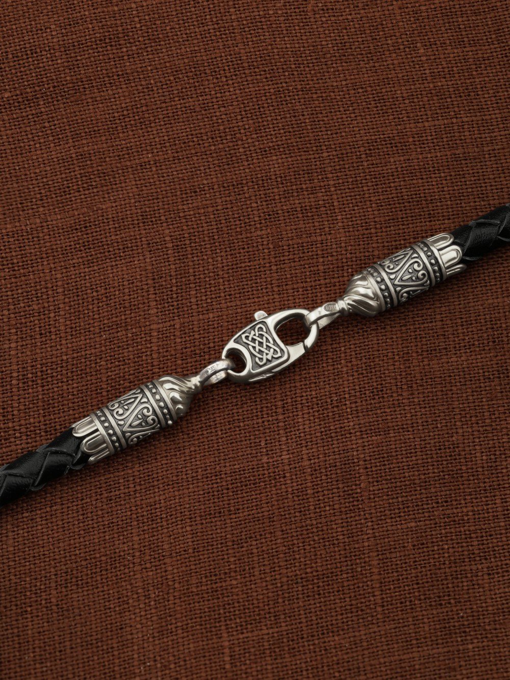 Гайтан из белого золота c кожаным шнурком