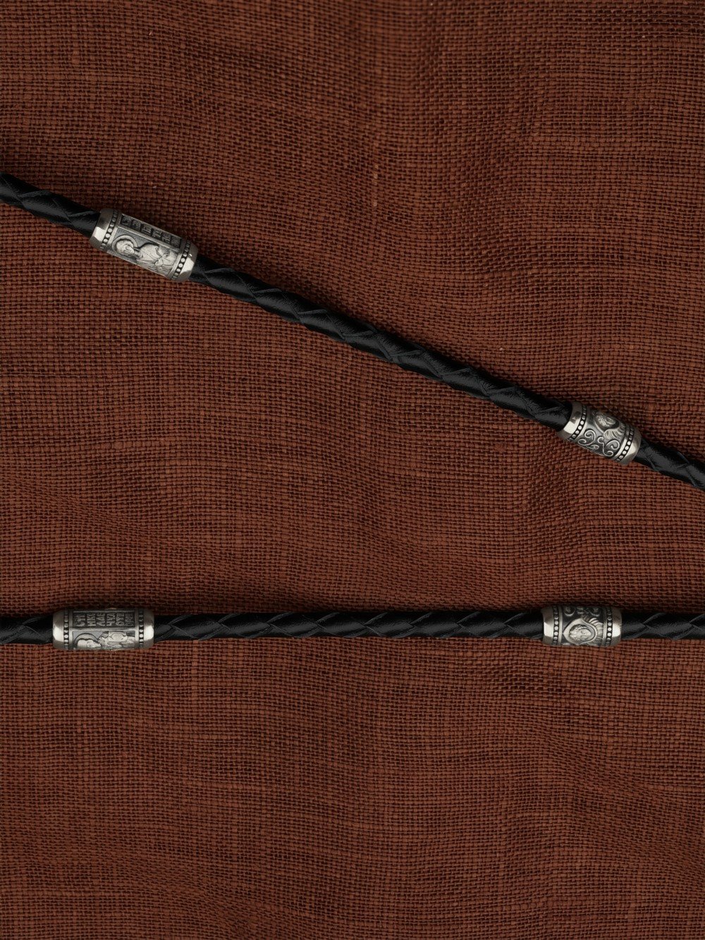 Гайтан из белого золота c кожаным шнурком