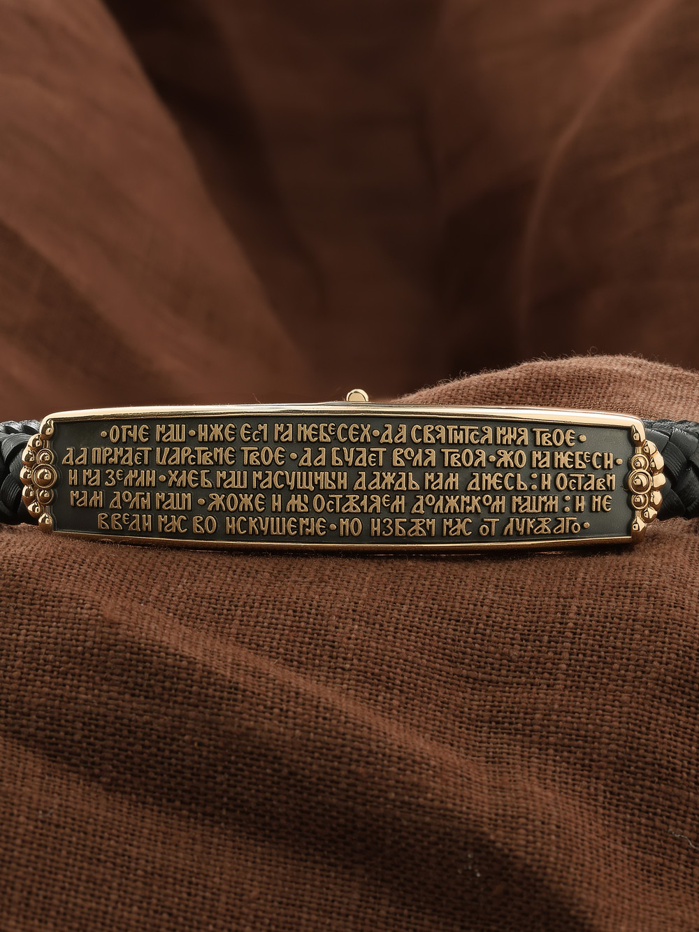 Браслет из золота c шнурком