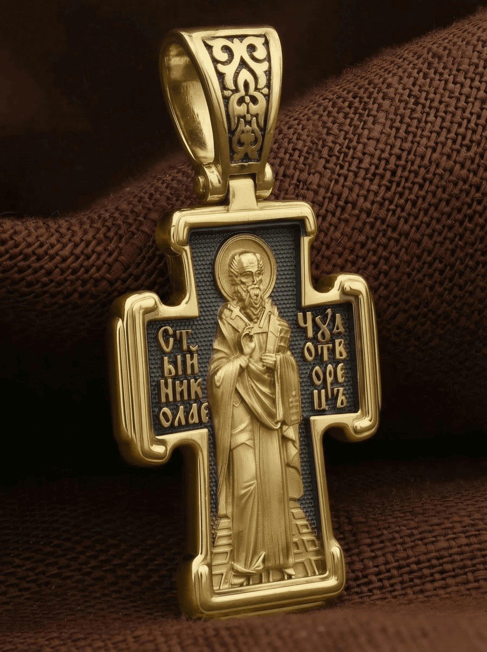 Крест из лимонного золота