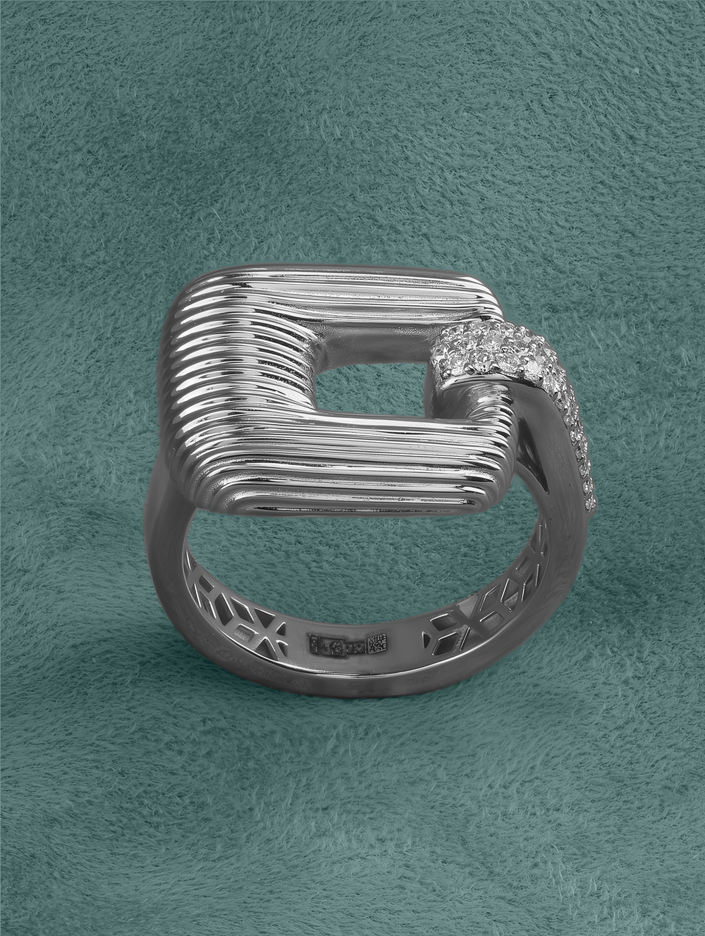 Кольцо из белого золота c бриллиантами