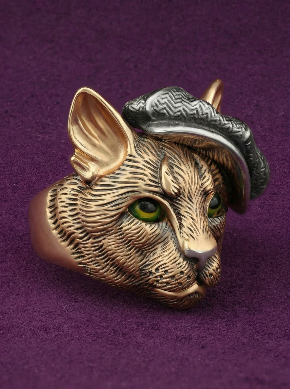 Кольцо из золота c эмаль