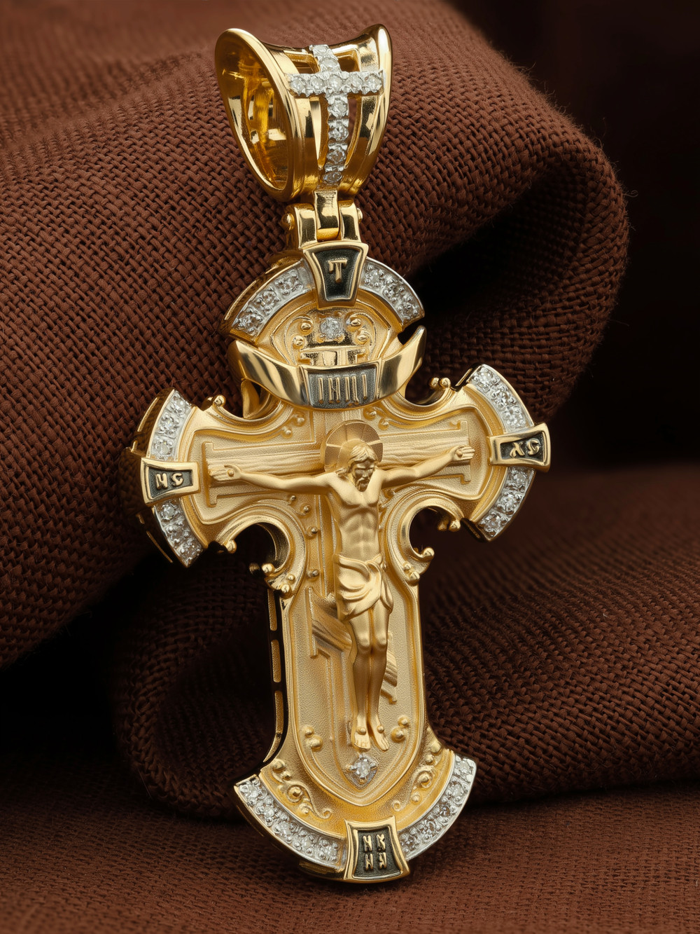 Крест из лимонного золота c бриллиантами