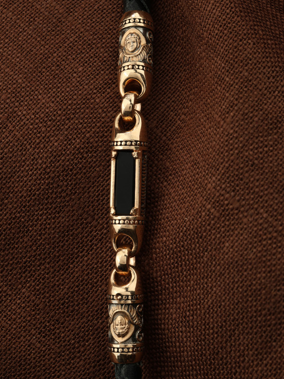 Шнурок кожаный из золота c кожаным шнурком и ониксом