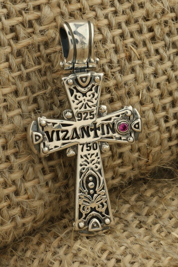 Крест из серебра и золота c ониксом и рубином