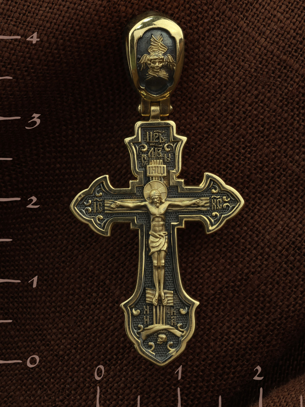 Крест из лимонного золота