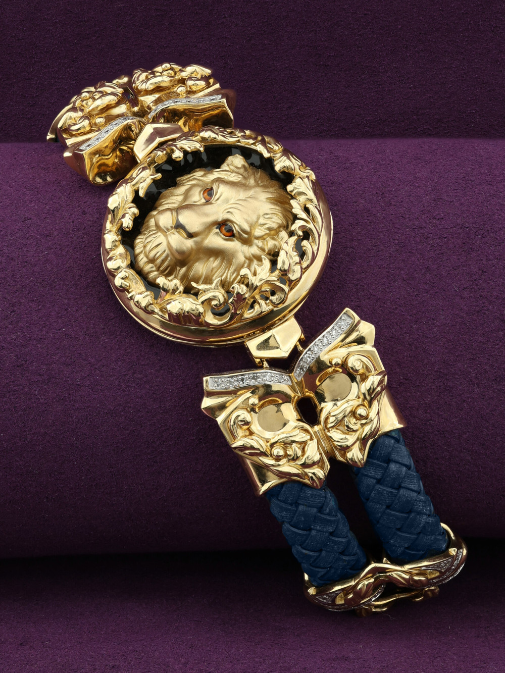 Браслет из лимонного золота c эмаль , бриллиантами, кожаным шнурком и ониксом