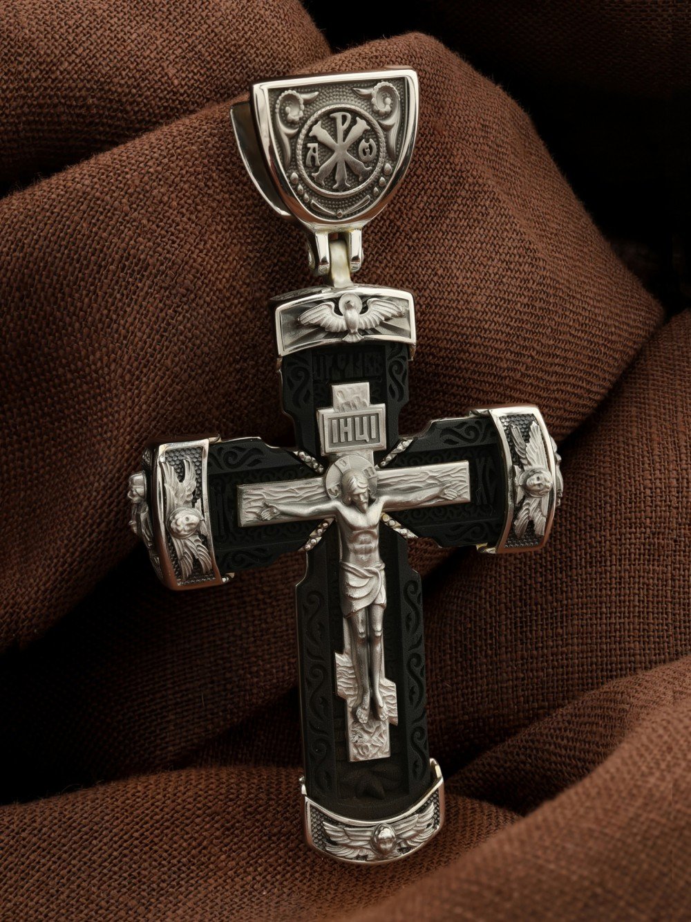 Крест из белого золота c эбеновым деревом