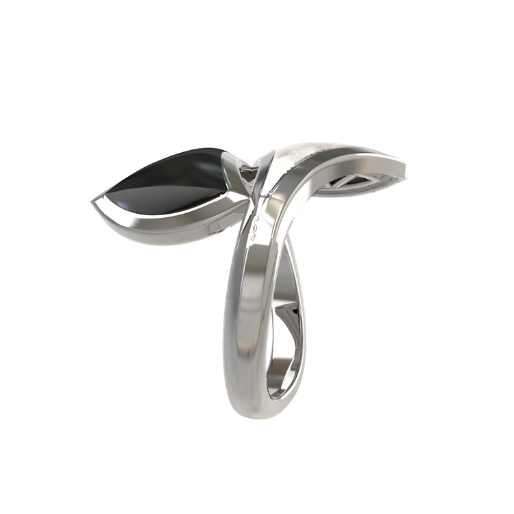 Кольцо из белого золота c ониксом и перламутром