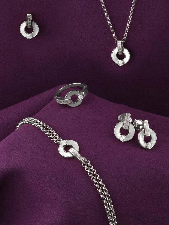 Колье из белого золота c бриллиантами и перламутром