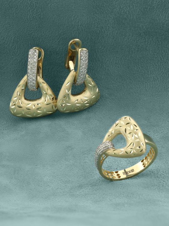 Серьги из лимонного золота c бриллиантами