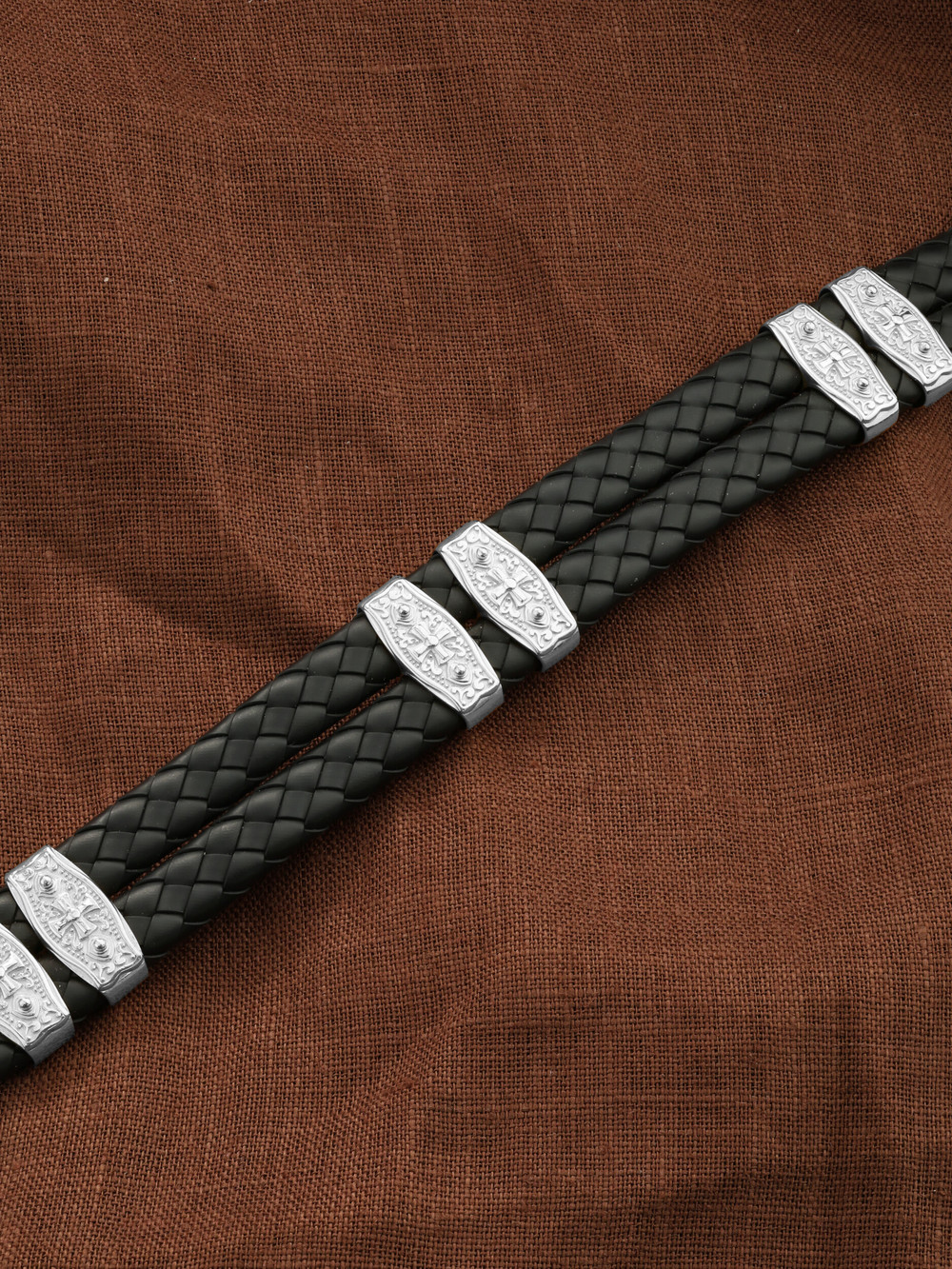 Браслет из белого золота c шнурком