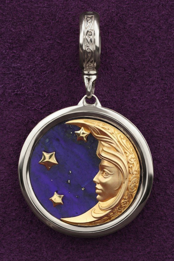 Подвеска из белого золота c лазуритом