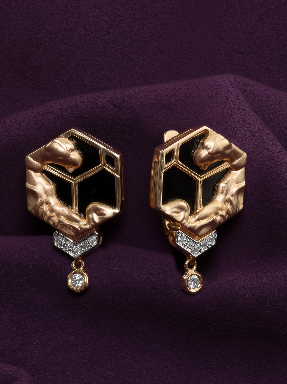 Серьги из золота c бриллиантами и ониксом