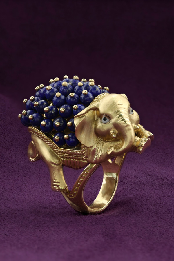 Кольцо из лимонного золота c эмаль и лазуритом