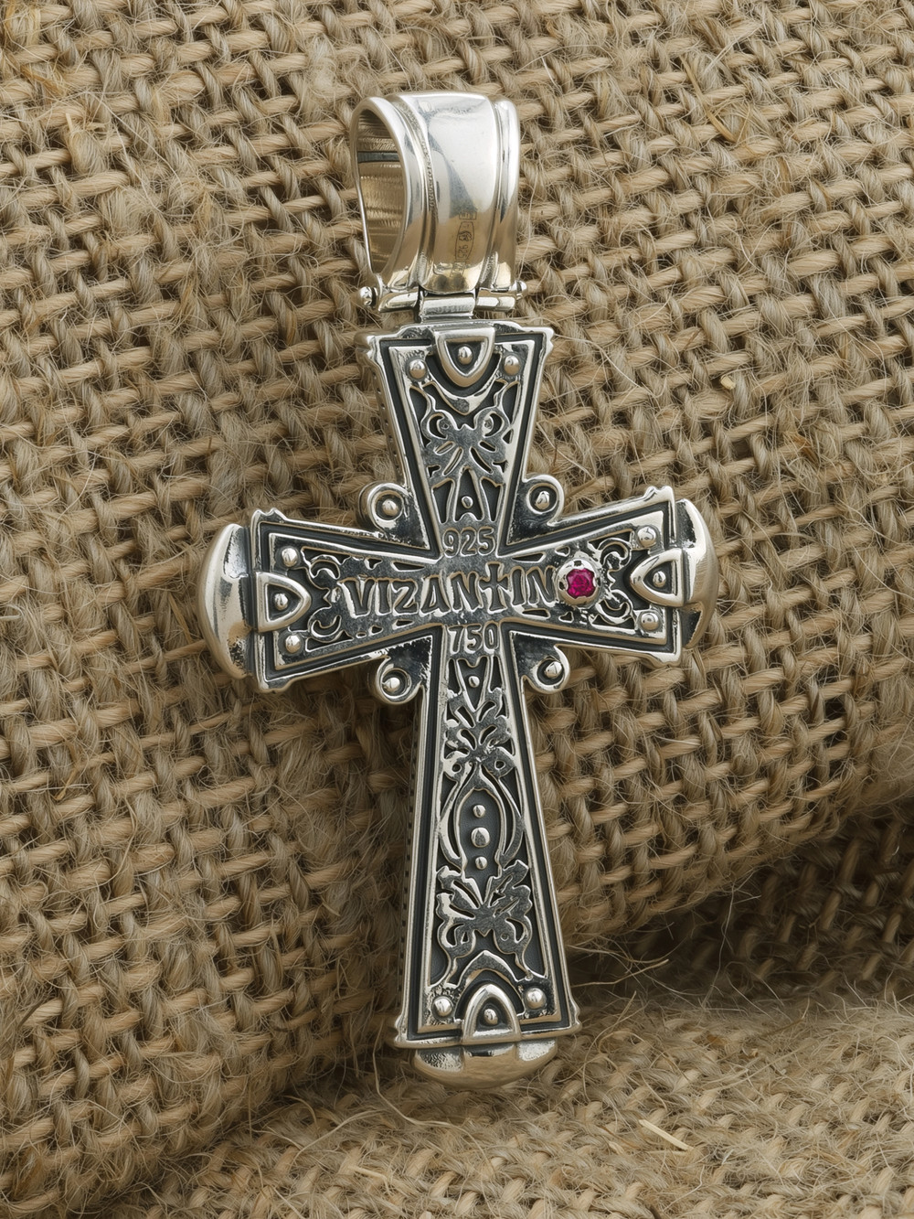 Крест из серебра и золота c ониксом и рубином