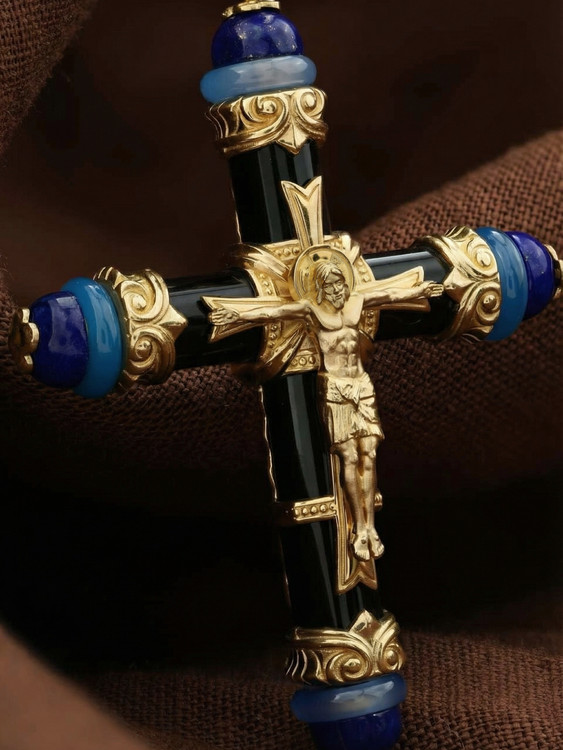 Крест из лимонного золота c ониксом, агатом и лазуритом