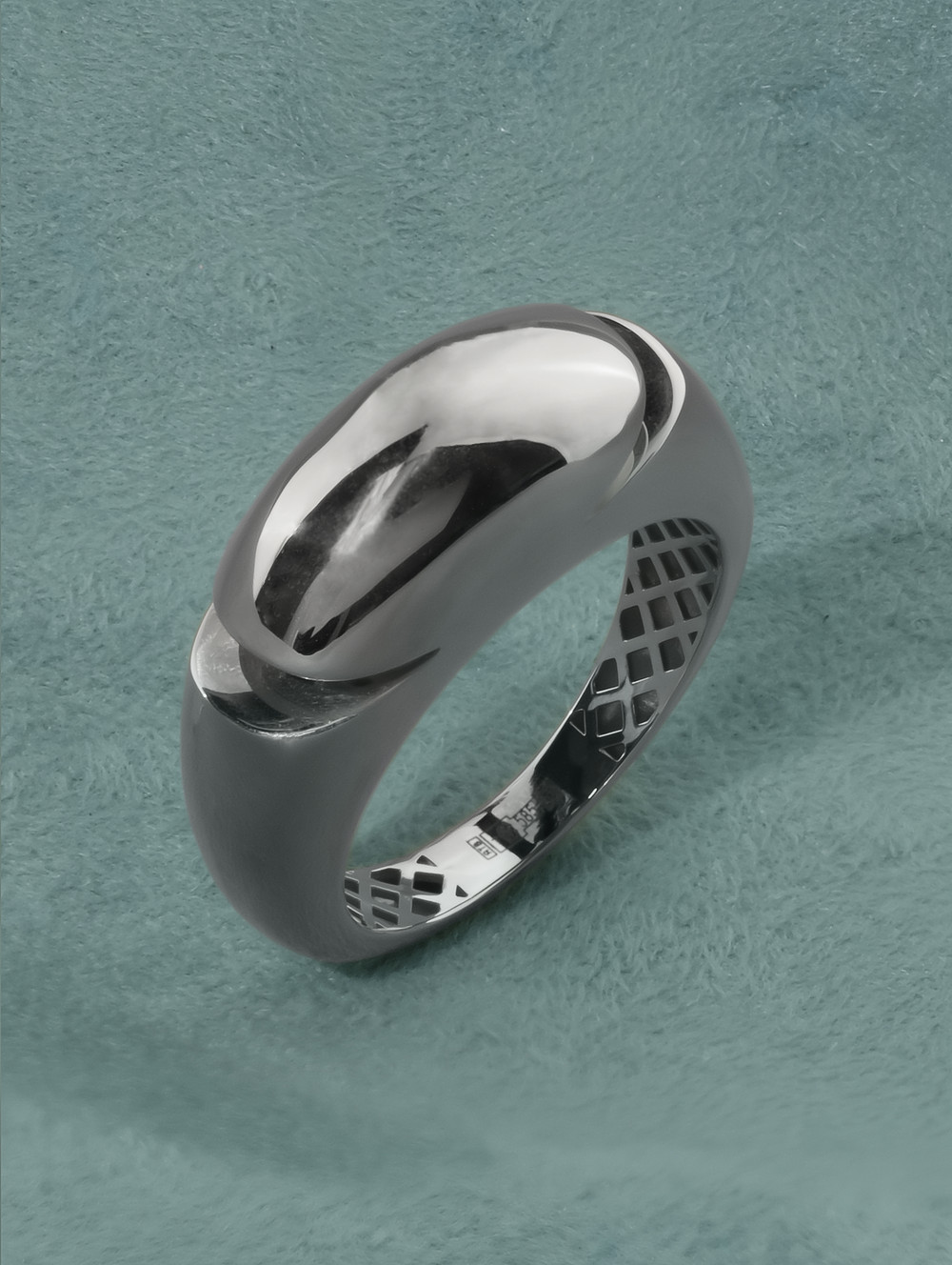 Кольцо из белого золота