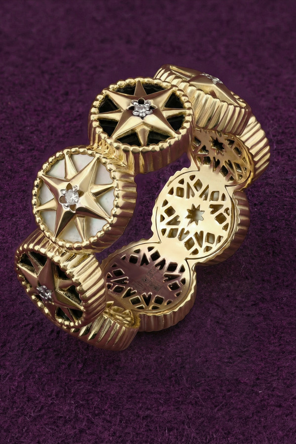 Кольцо из лимонного золота c бриллиантами, ониксом и перламутром