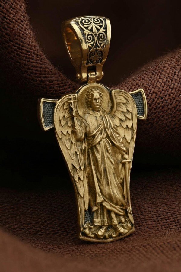 Крест из лимонного золота