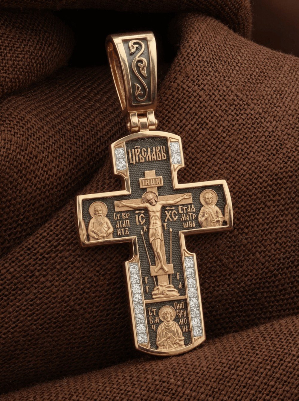 Крест из золота c бриллиантами