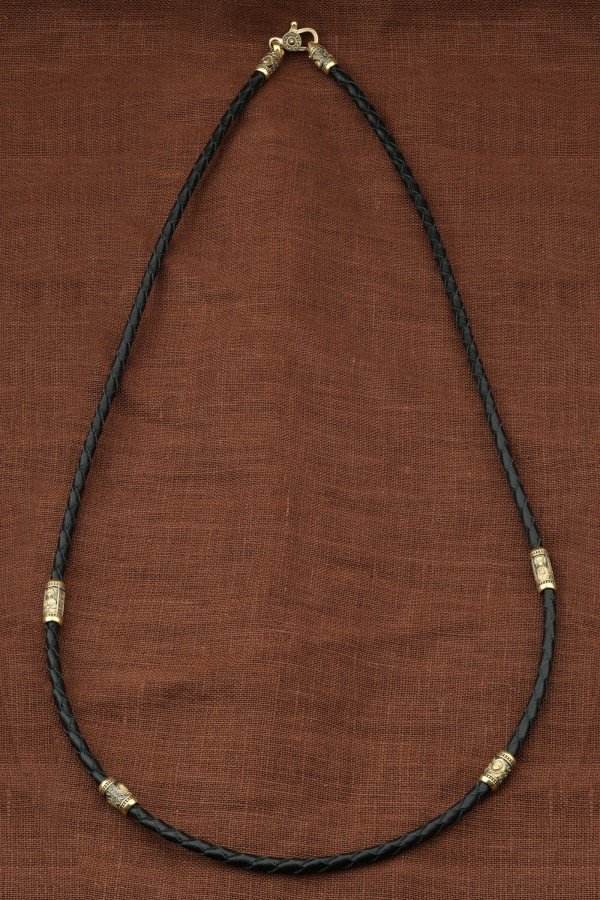 Гайтан из лимонного золота c кожаным шнурком