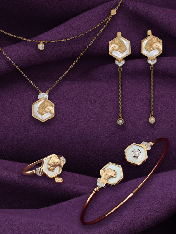 Браслет из золота c бриллиантами и перламутром