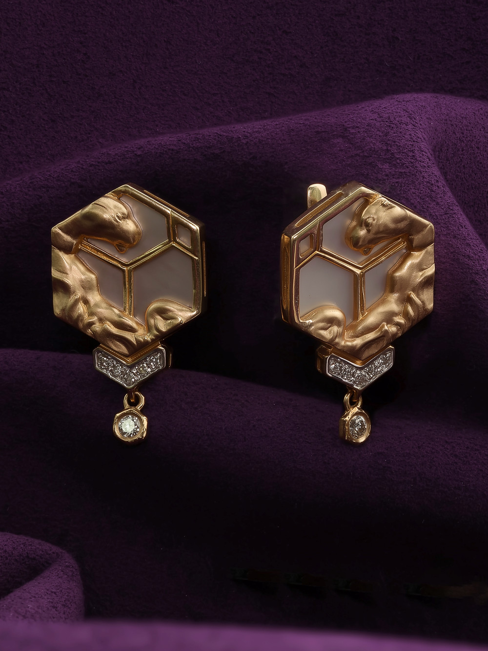 Серьги из золота c бриллиантами и перламутром