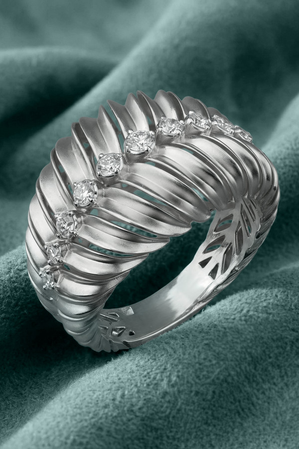 Кольцо из белого золота c бриллиантами