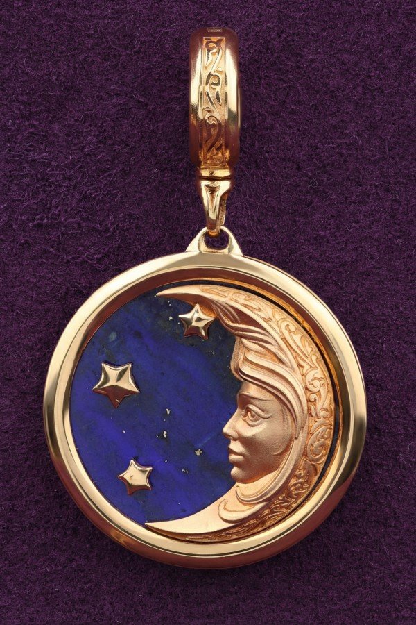 Подвеска из золота c лазуритом