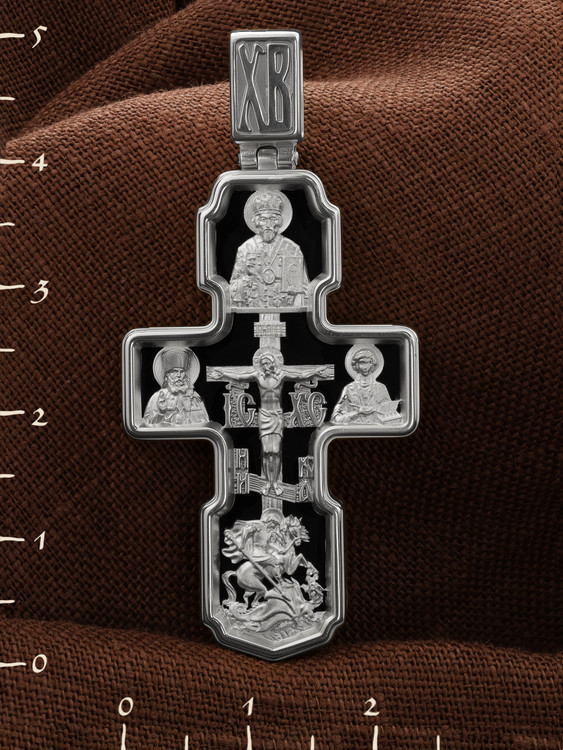 Крест из белого золота c ониксом